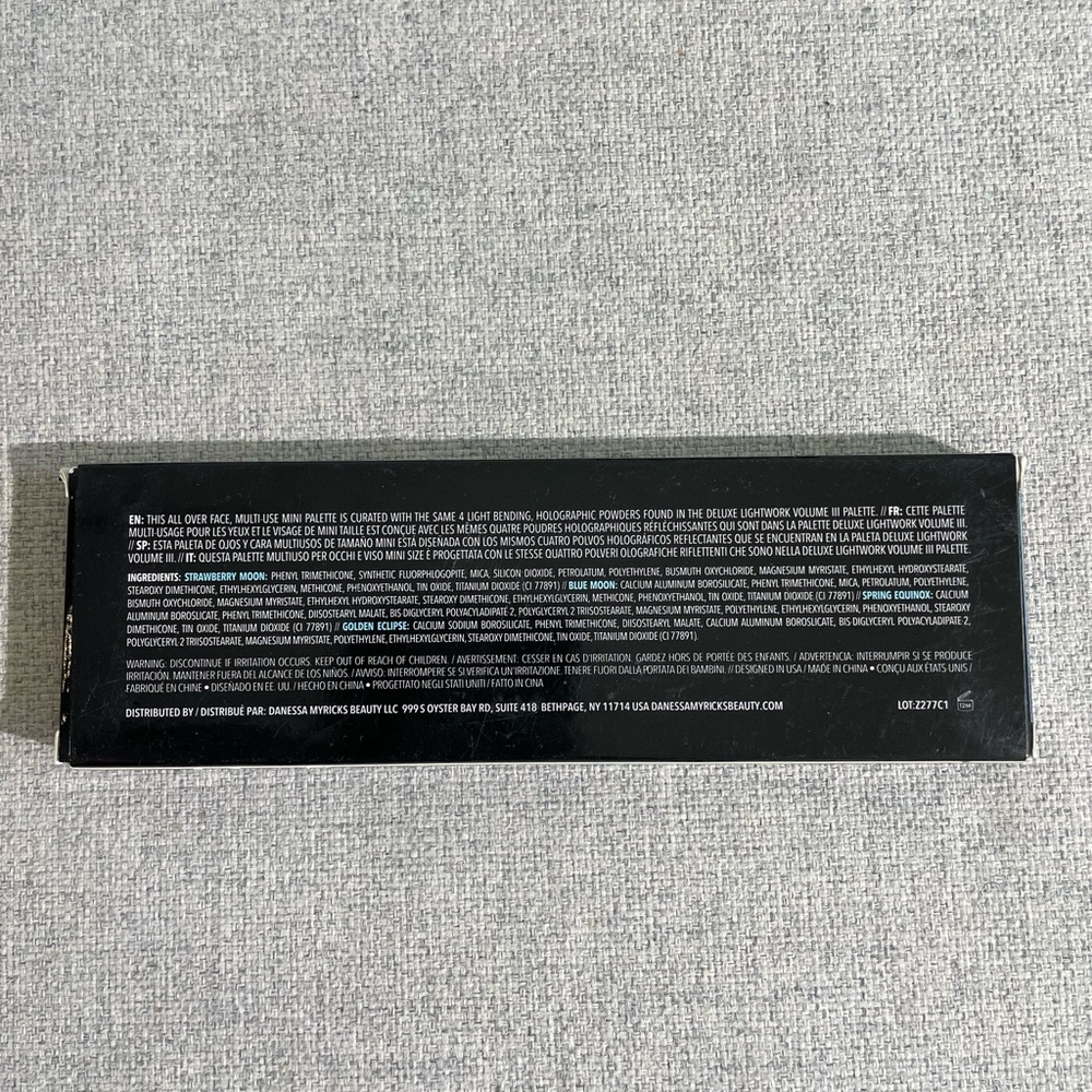 Danessa Myricks LIGHTWORK 3 highlighter palette